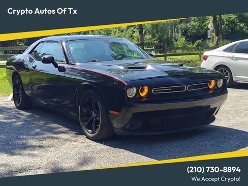 Used 2016 Dodge Challenger SXT RWD image 1