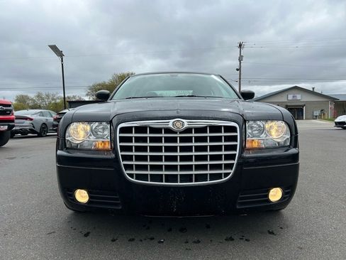 Used 2009 Chrysler 300 LX image 4