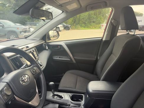 Used 2017 Toyota RAV4 LE w/ Carpet Mat Package AWD/4WD image 16