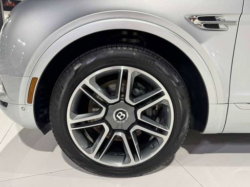 Used 2018 Bentley Bentayga image 53