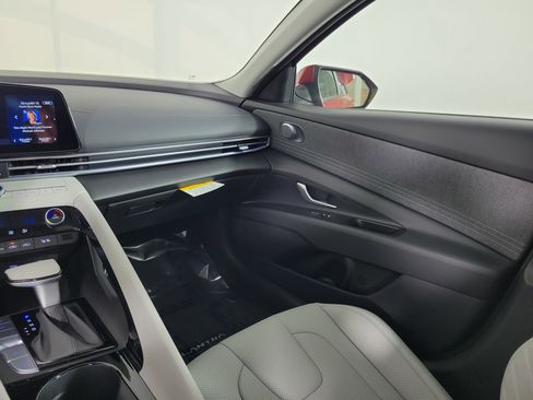 New 2025 Hyundai Elantra Limited image 7