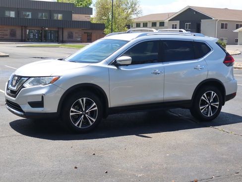 Used 2020 Nissan Rogue SV w/ Premium Package AWD/4WD image 10