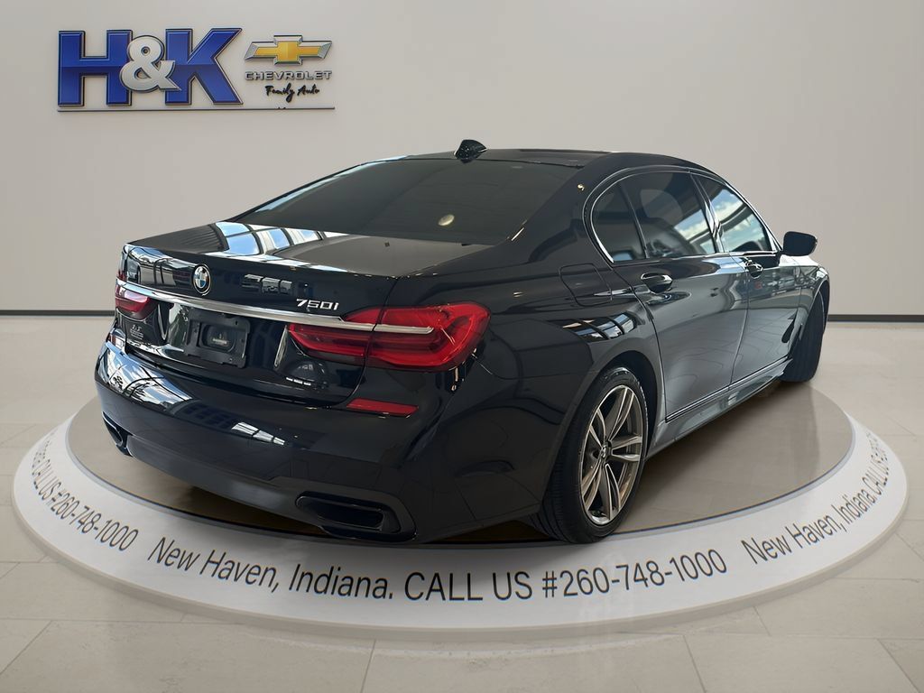 Used 2019 BMW 750i xDrive w/ M Sport Package AWD/4WD image 6