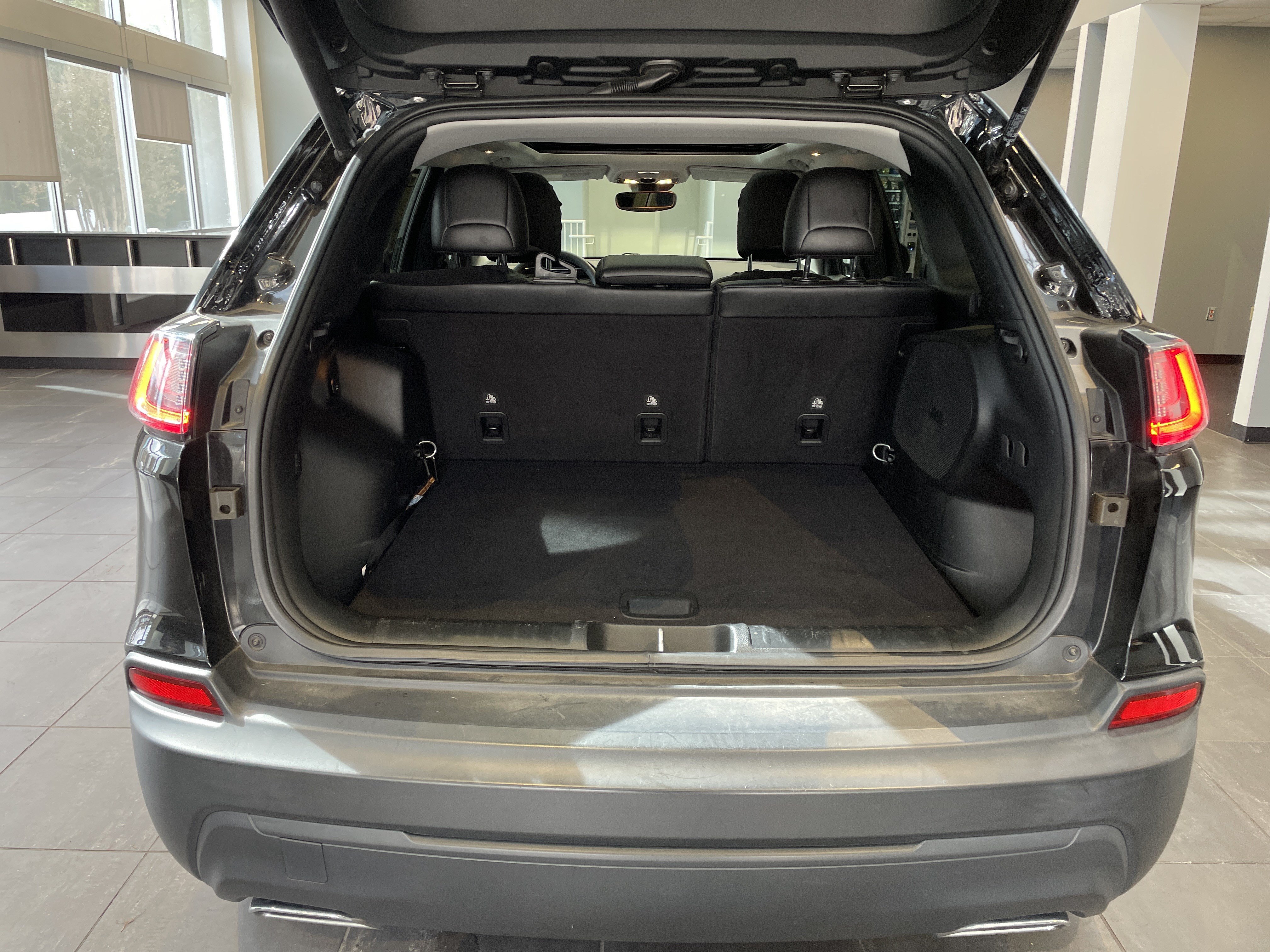 Used 2022 Jeep Cherokee Latitude Lux w/ Sun & Sound Group FWD image 34