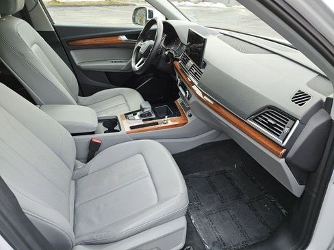 Used 2023 Audi Q5 2.0T Premium w/ Convenience Package image 11