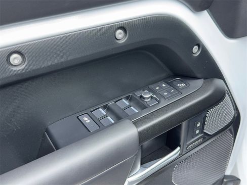 Used 2023 Land Rover Defender 110 V8 image 40