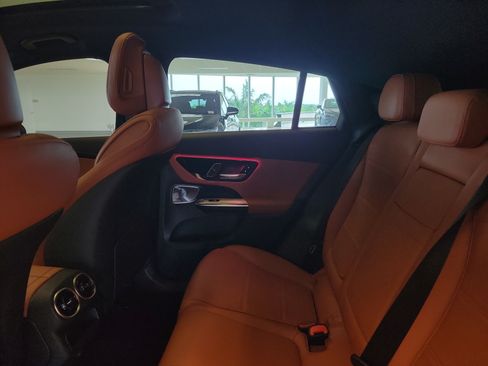 Used 2024 Mercedes-Benz GLC 300 4MATIC image 16