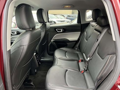 Certified 2022 Jeep Compass Limited image 8