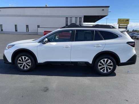 Used 2022 Subaru Outback Premium image 5