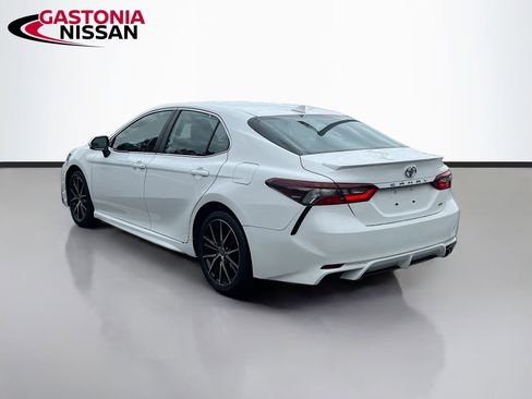 Used 2023 Toyota Camry SE image 6