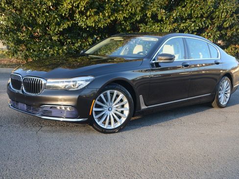 Used 2016 BMW 740i RWD image 7