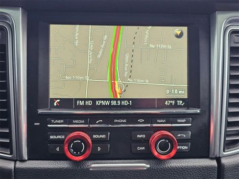 Used 2016 Porsche Macan S image 30