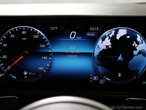 Used 2020 Mercedes-Benz GLB 250 GLB 250 4MATIC SUV w/ Premium Package image 17