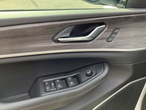 New 2026 Jeep Grand Cherokee Limited w/ Limited Altitude Package image 10