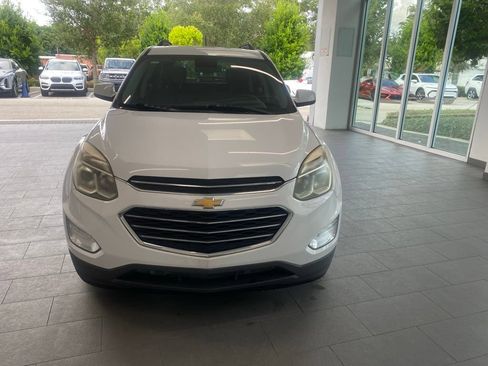 Used 2017 Chevrolet Equinox LT w/ Convenience Package FWD image 2