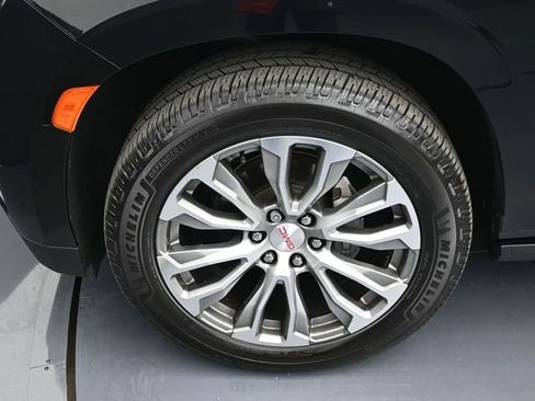 Used 2021 GMC Yukon XL Denali w/ Denali Premium Package image 24