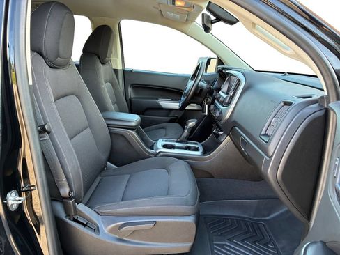 Used 2022 Chevrolet Colorado LT w/ LT Convenience Package AWD/4WD image 18