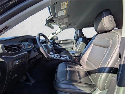 Used 2022 Ford Explorer XLT w/ Equipment Group 202A image 15