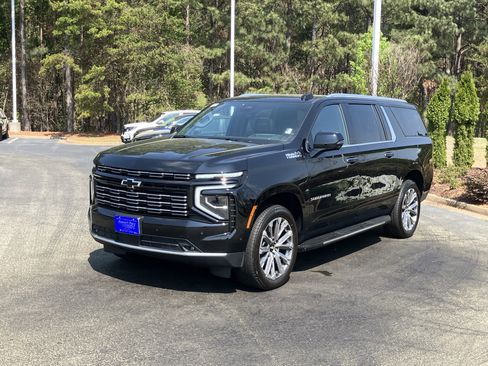 Used 2025 Chevrolet Suburban High Country w/ Sun And Tow Package image 6