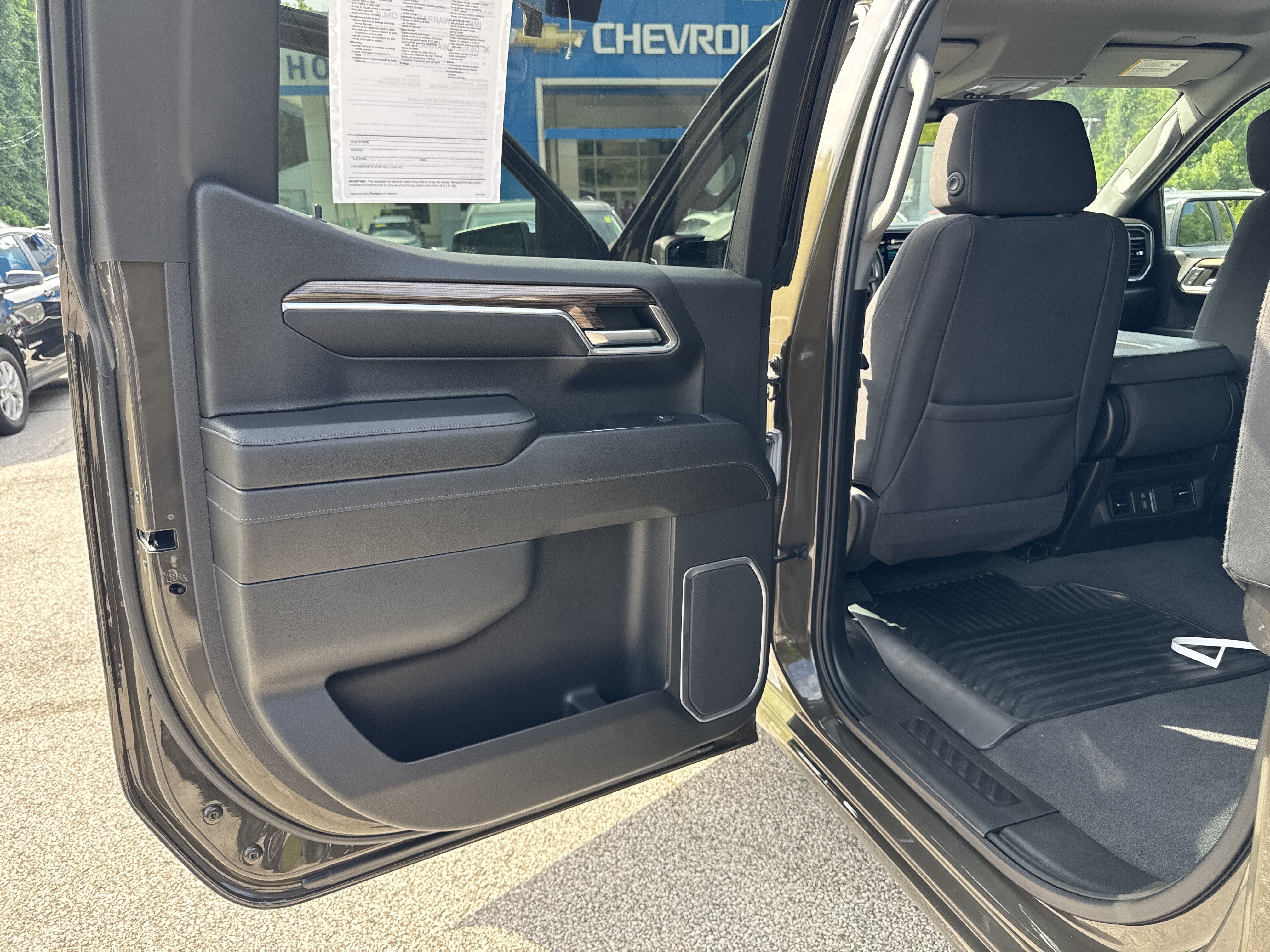 Used 2023 Chevrolet Silverado 1500 LT AWD/4WD image 14