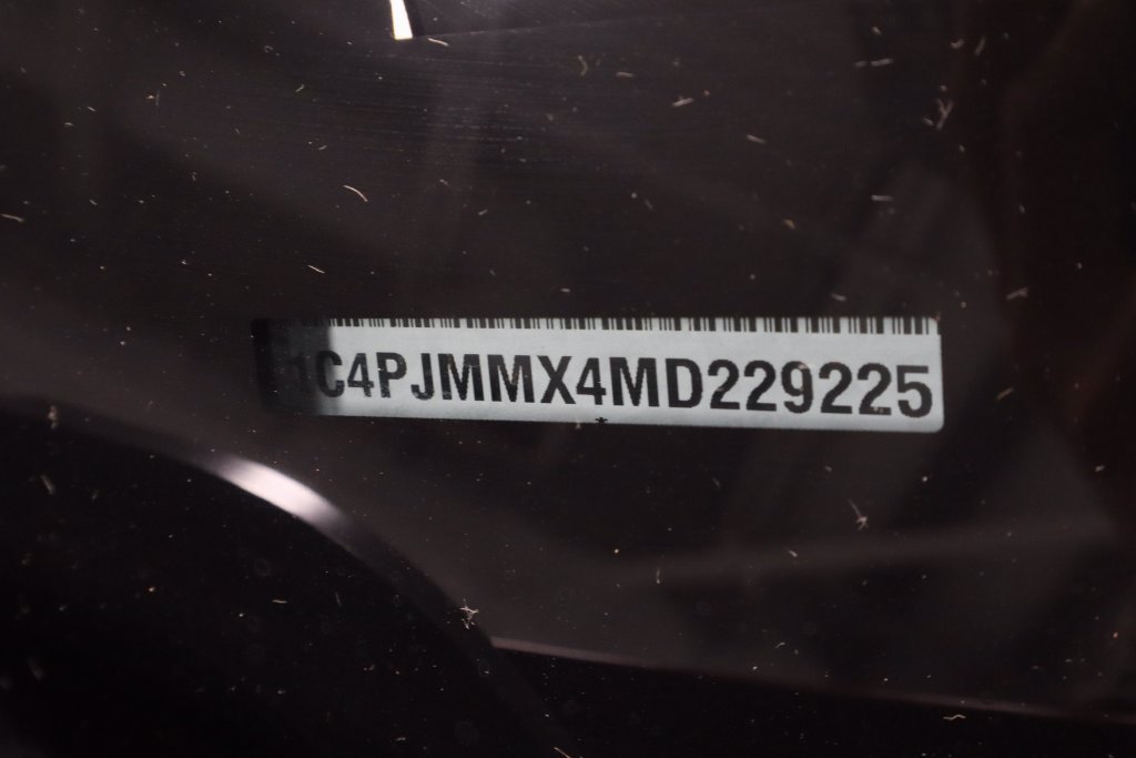 Used 2021 Jeep Cherokee Latitude Lux w/ Sun & Sound Group AWD/4WD image 34