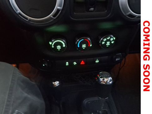 Used 2015 Jeep Wrangler Unlimited Rubicon image 10