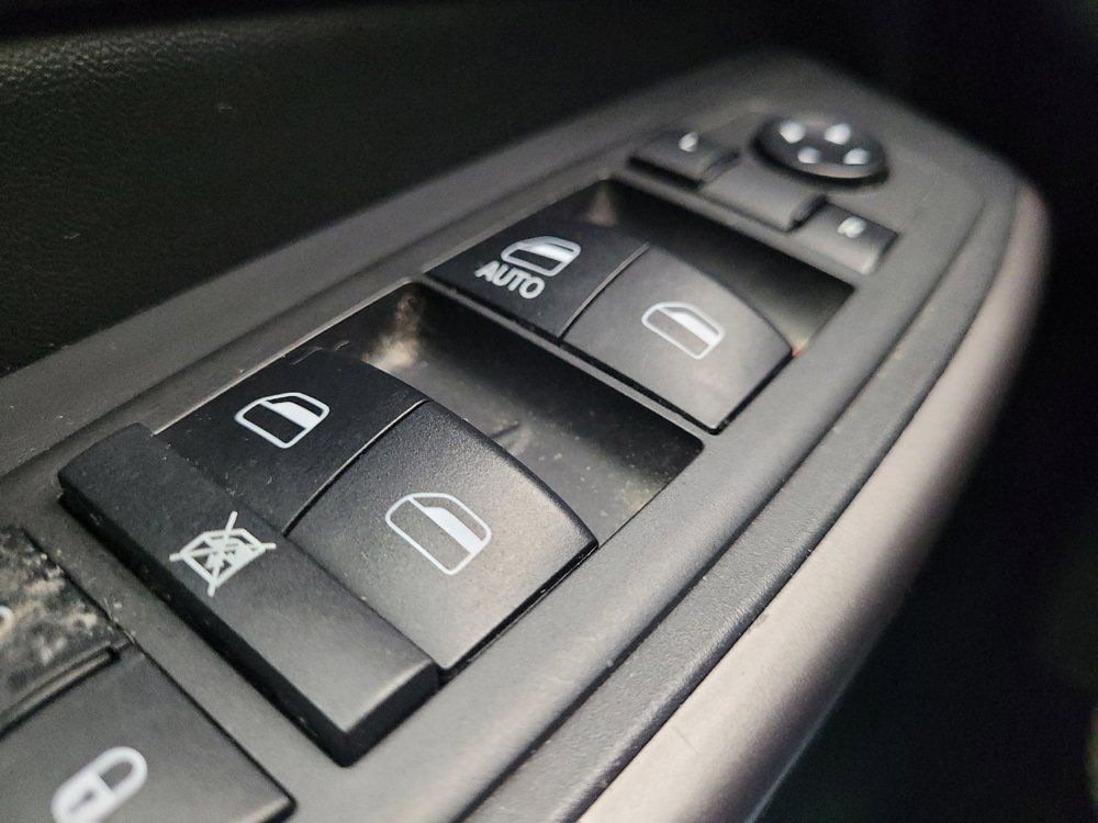 Used 2019 Jeep Cherokee Latitude w/ Popular Appearance Group FWD image 27