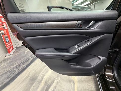 Used 2018 Honda Accord Touring image 54