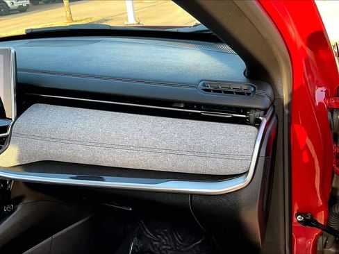 Certified 2024 Jeep Compass Latitude image 18