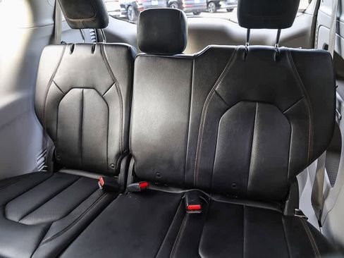Used 2019 Chrysler Pacifica Touring-L Plus w/ Tire & Wheel Group image 18