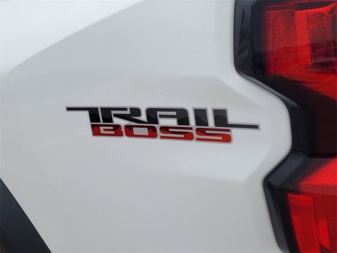 Used 2023 Chevrolet Colorado Trail Boss w/ Technology Package image 5