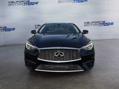 Used 2018 INFINITI QX30 Luxury w/ Cargo Package image 2