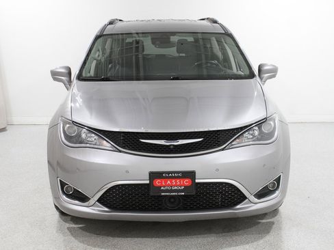 Used 2018 Chrysler Pacifica Touring-L Plus w/ Advanced Safetytec Group image 2