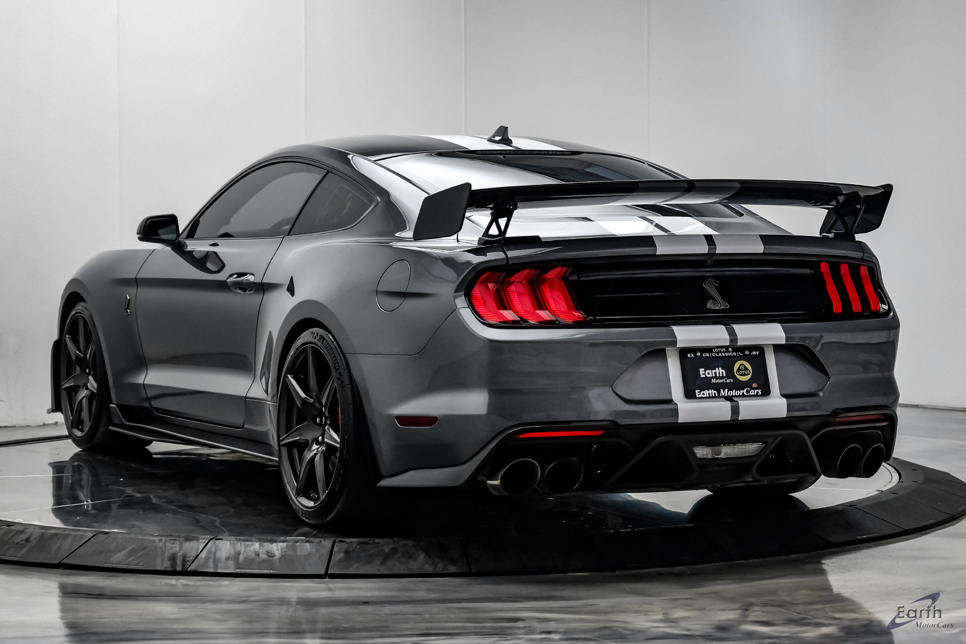 Used 2021 Ford Mustang Shelby GT500 w/ Carbon Fiber Track Pack RWD image 13