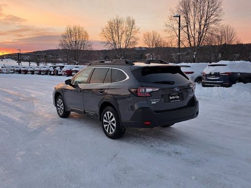 Used 2023 Subaru Outback Premium image 6