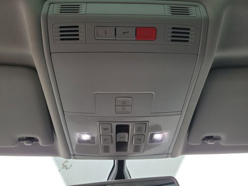 Used 2018 Volkswagen Tiguan SEL image 33