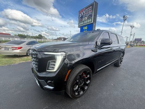 Used 2025 GMC Yukon XL Denali Ultimate w/ LPO, Floor Liner Package AWD/4WD image 8