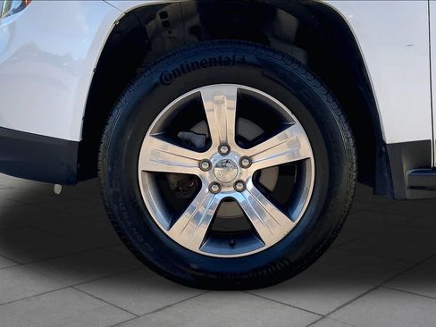 Used 2016 Jeep Compass High Altitude AWD/4WD image 11