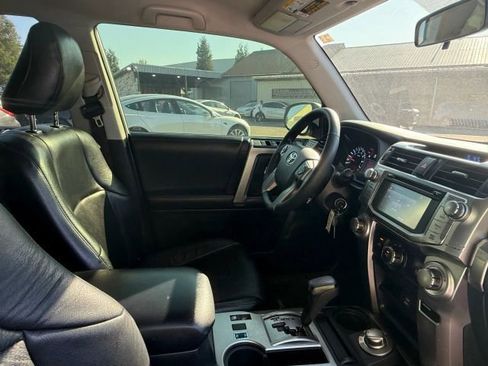 Used 2019 Toyota 4Runner SR5 AWD/4WD image 36