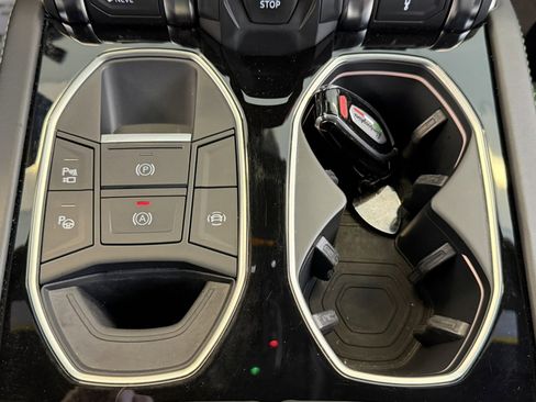 Used 2022 Lamborghini Urus image 31