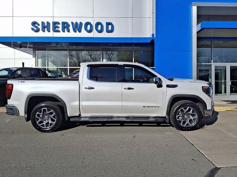 Used 2024 GMC Sierra 1500 SLT w/ SLT Premium Plus Package image 7