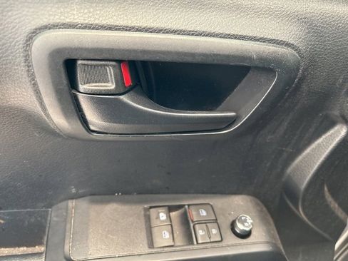 Used 2016 Toyota Tacoma SR image 9