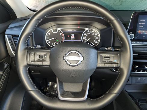 Used 2025 Nissan Rogue SV FWD image 23
