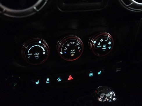 Used 2016 Jeep Wrangler Unlimited Rubicon image 24