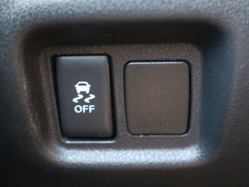 Used 2015 Nissan Versa Note SV FWD image 28