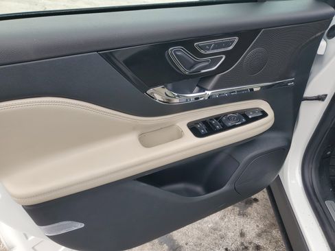 New 2026 Lincoln Corsair Premiere image 8