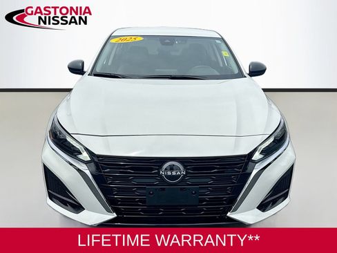 Used 2025 Nissan Altima 2.5 SV FWD image 2