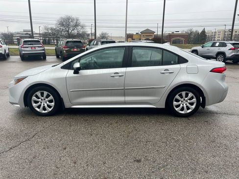 Used 2025 Toyota Corolla LE image 2