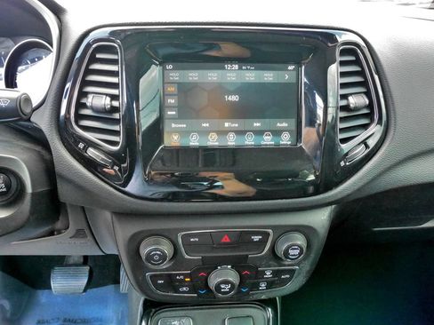 Used 2019 Jeep Compass Latitude FWD image 27
