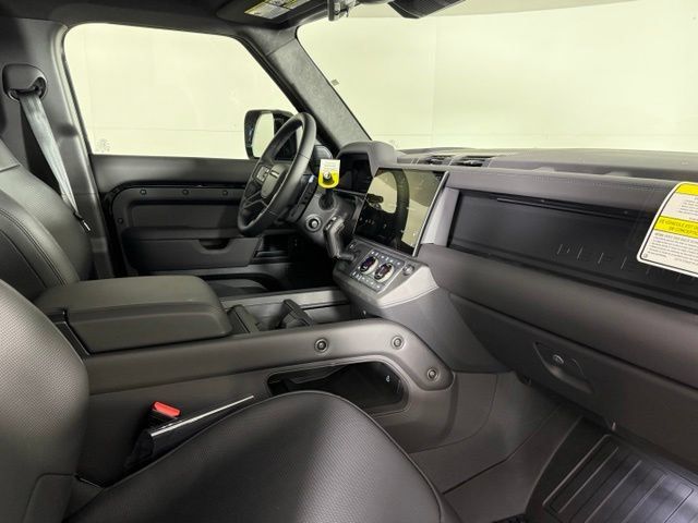 New 2026 Land Rover Defender 110 OCTA AWD/4WD image 33